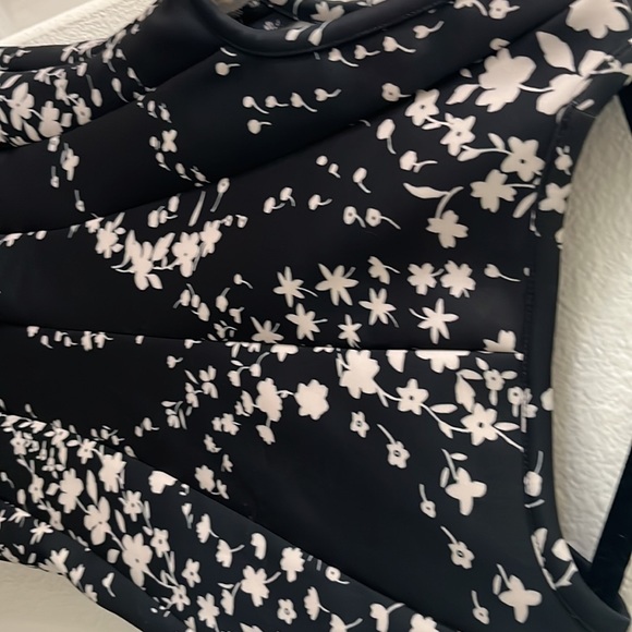 Short, pleated, form fitted at top, flared at the bottom. - Picture 5 of 6